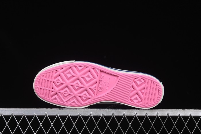 Men's and women's canvas shoes