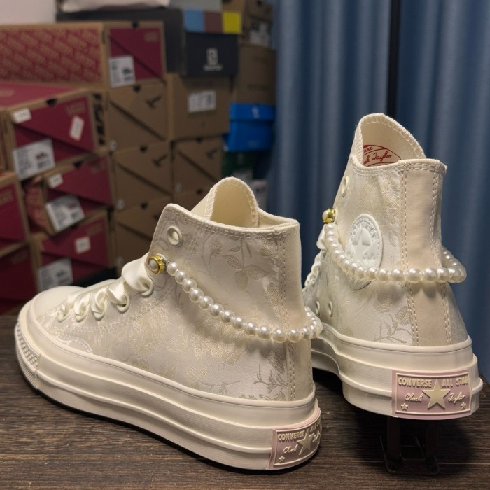 Ladies' canvas shoes