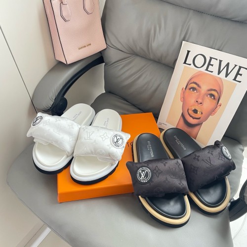 Ladies' flat slippers
