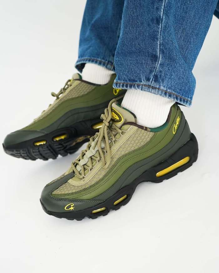 Men's and women's sports shoes