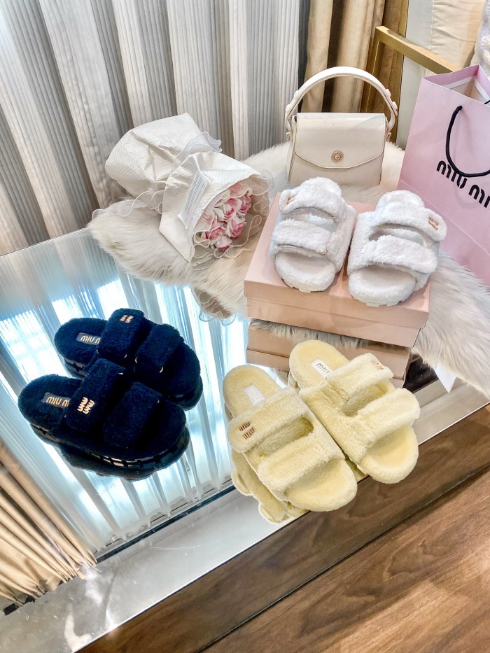 Men's and women's winter fur slippers