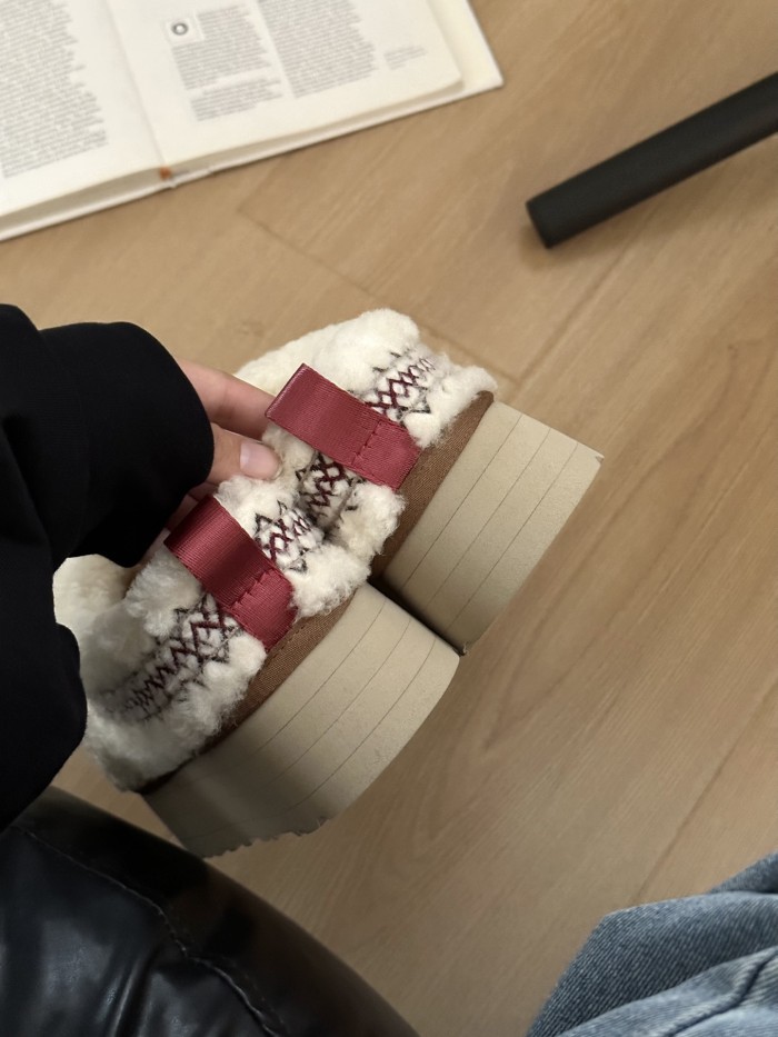 Men's and women's winter fur boots