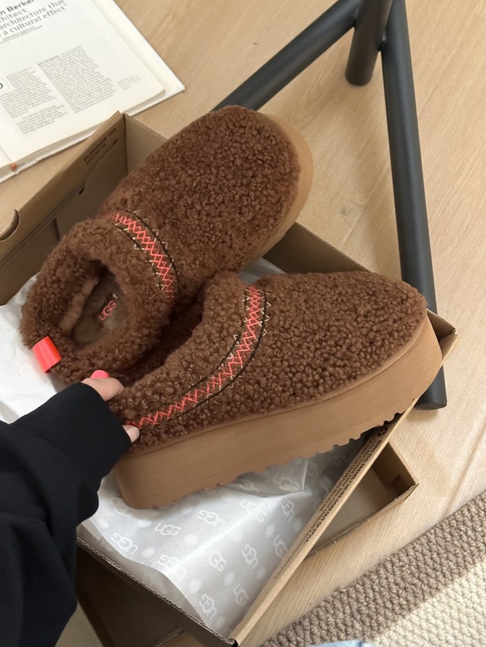Men's and women's winter fur boots