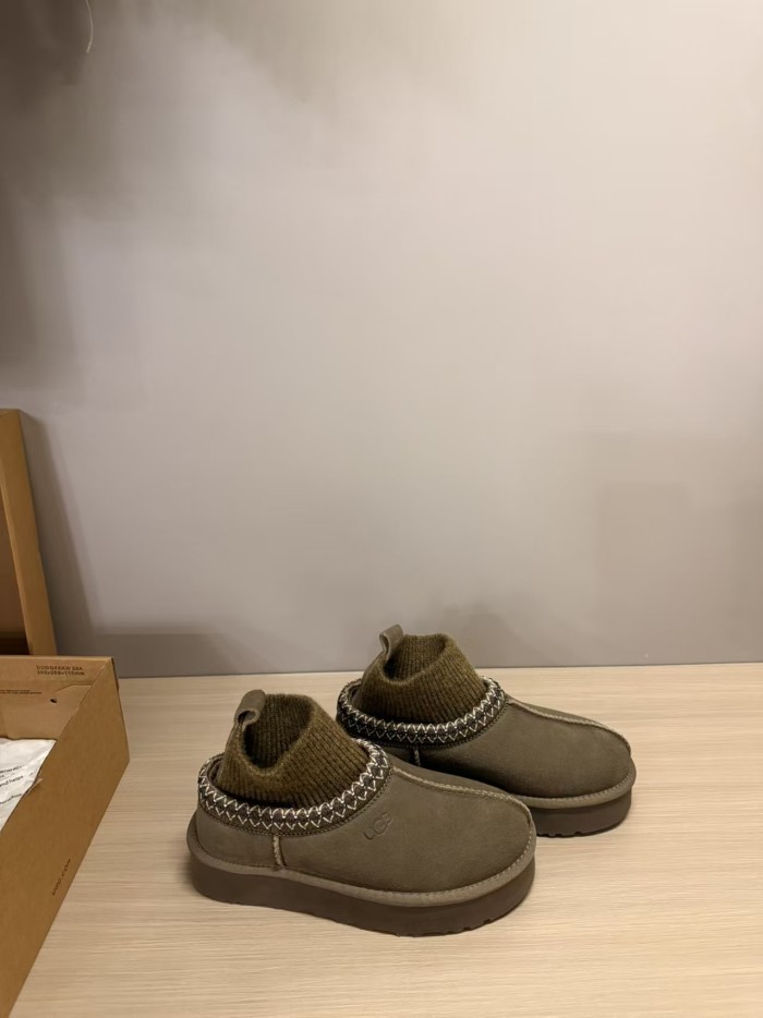 Men's and women's winter fur boots