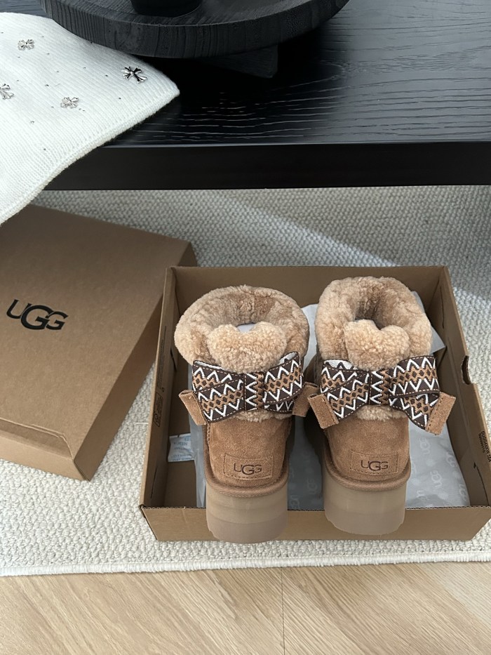 Men's and women's winter fur boots