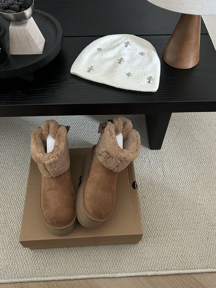 Men's and women's winter fur boots