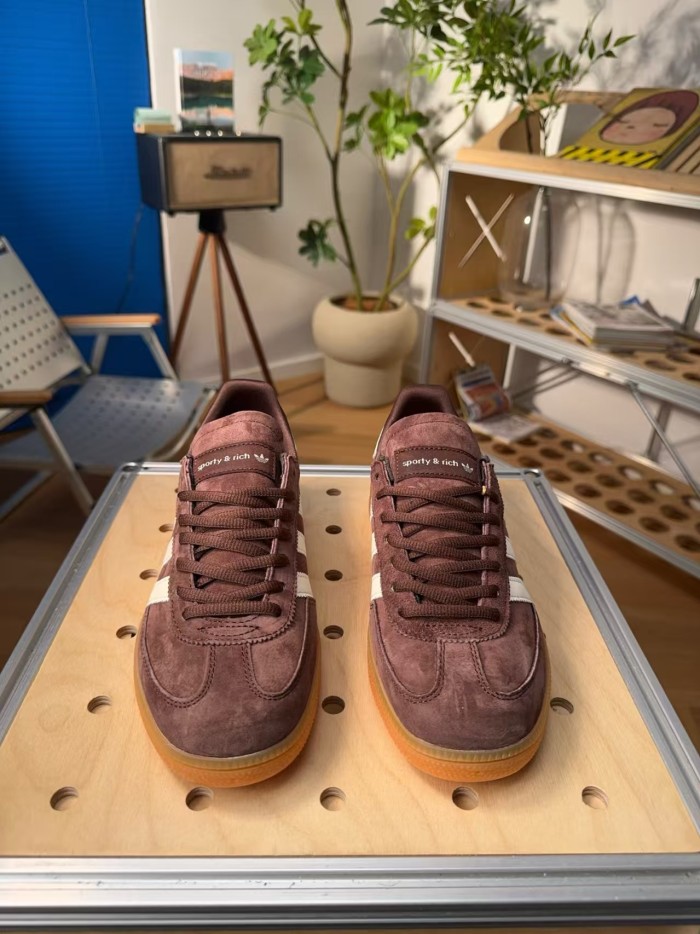 Men's and women's casual shoes