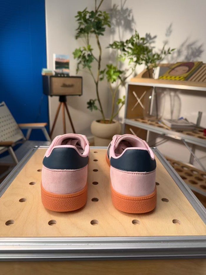Men's and women's casual shoes
