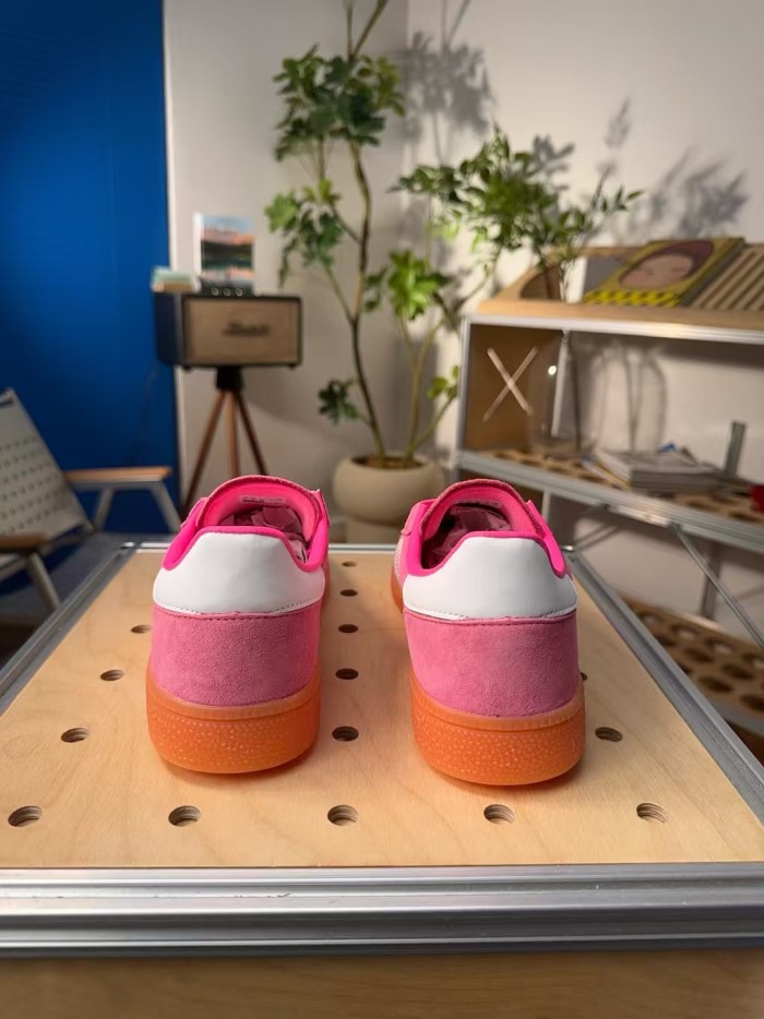 Men's and women's casual shoes