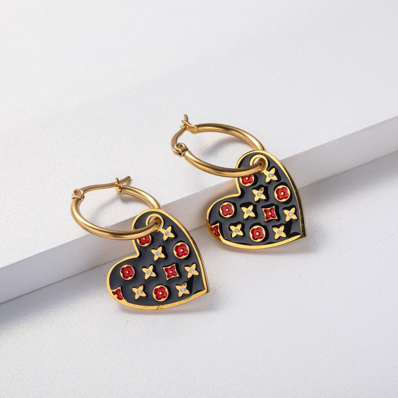 aretes para mujer con corazon negra 18K estilo bello