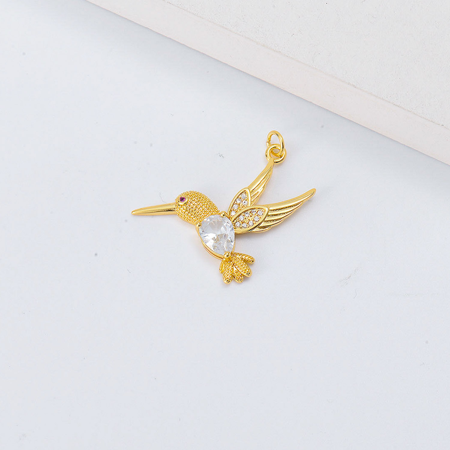 dije de Colibrí con piedras estilo simple