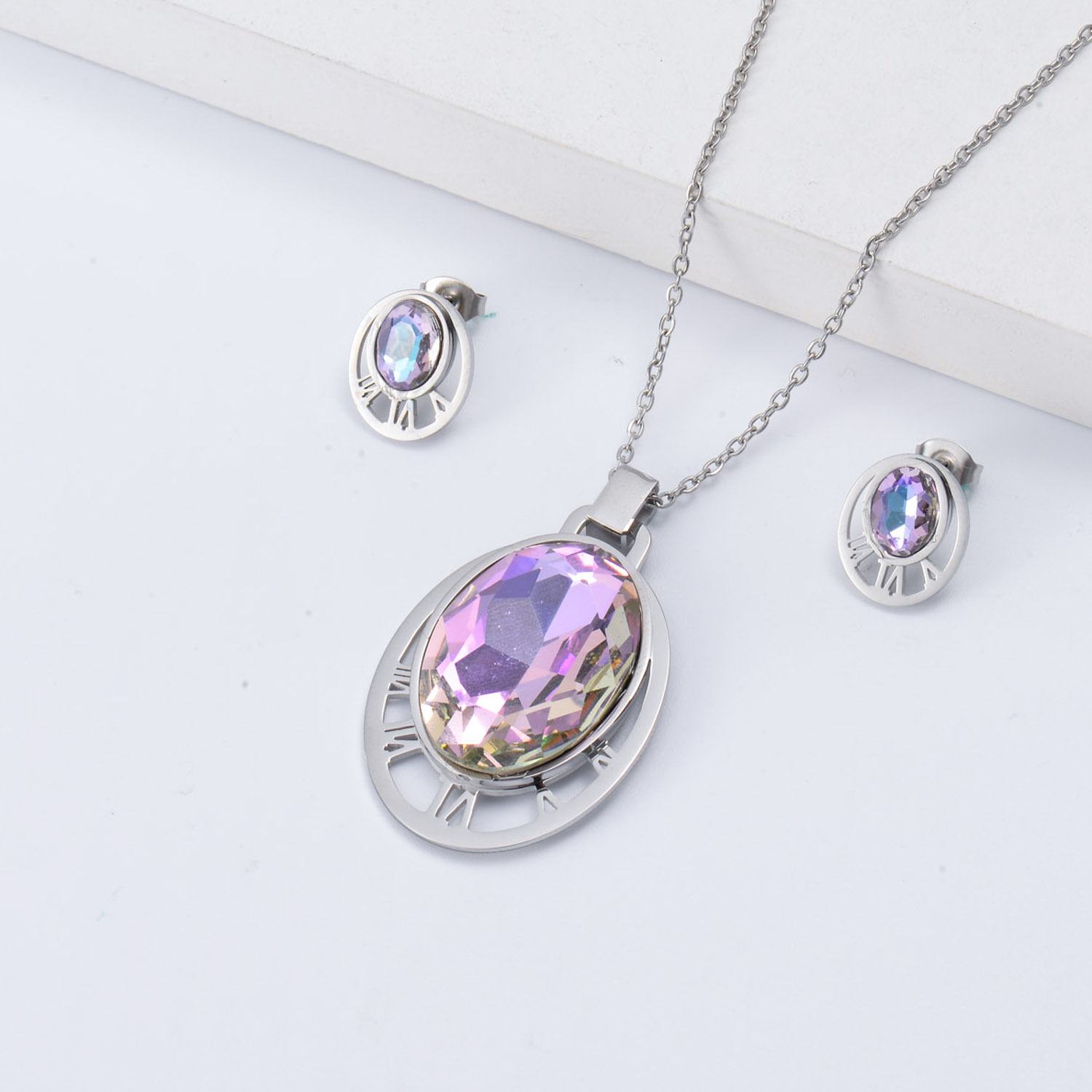 juego de collar y aretes acero inoxidable con numero romano y piedra  lila