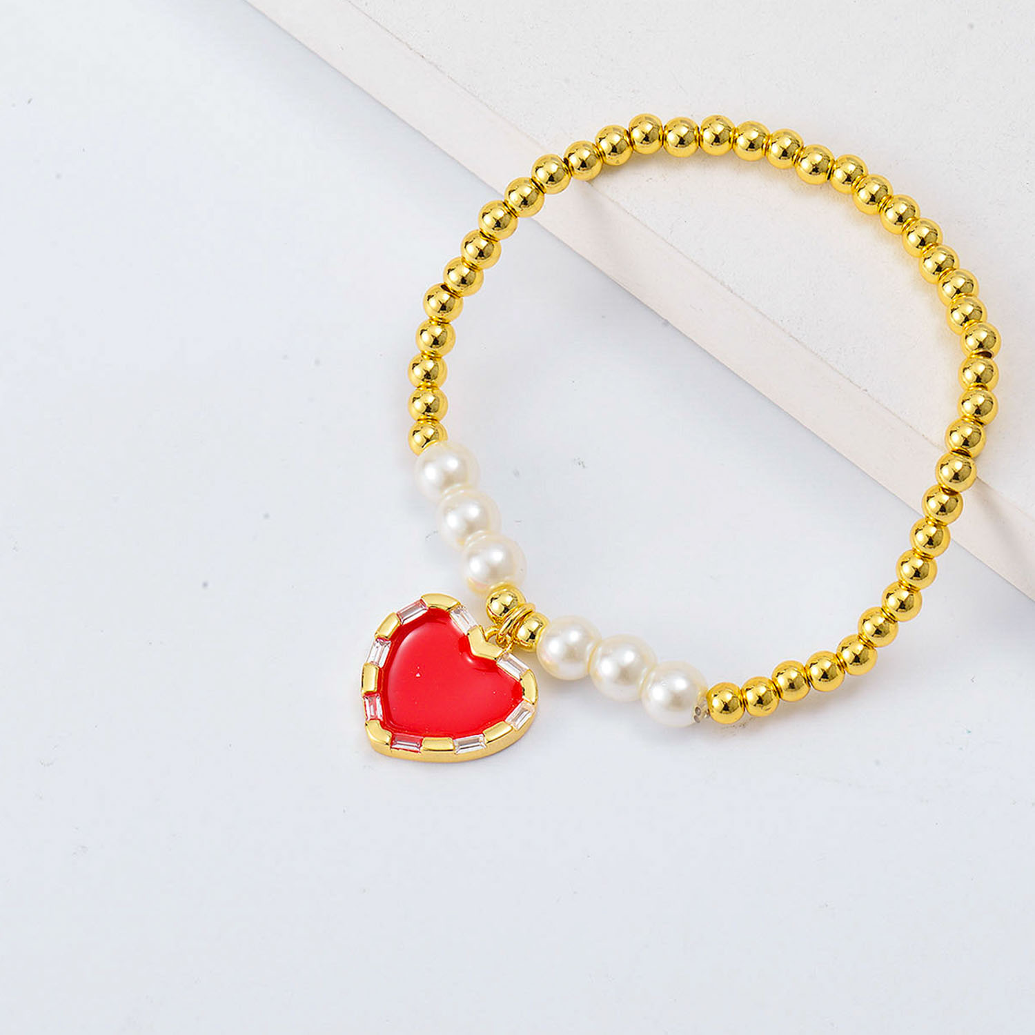 pulseras aesthetic Oro Laminado con Dije de corazon rojo y perlas
