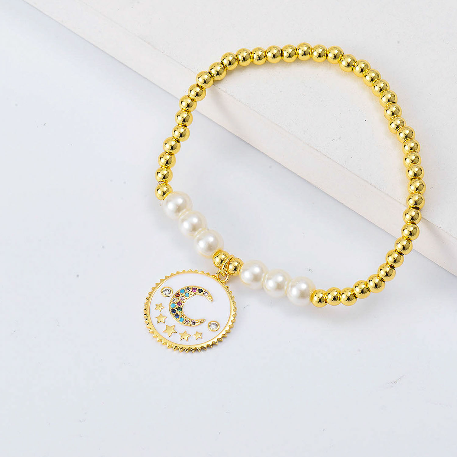 pulseras personalizadas Oro Laminado con Dije etiqueta de luna y perlas