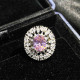 anillo de natural cuarzo rosa con diamantes para novia