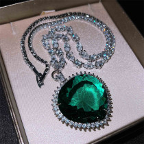 colgante de corazon de esmeralda grande con diamante lujo para mujer