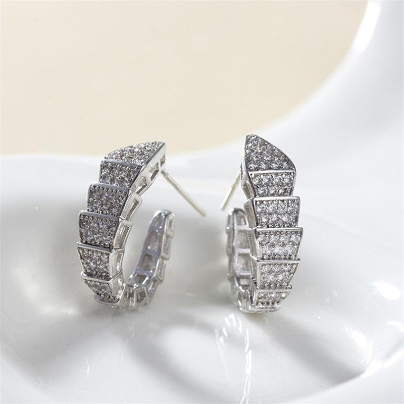 aretes personalizados plateados de serpiente con diamantes para mujer