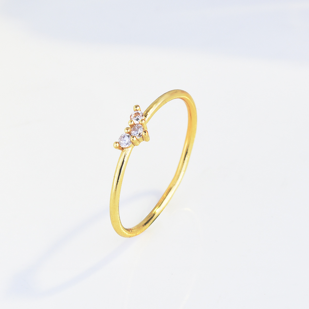 anillos sencillos de oro 14k con diamante para mujer pequeña
