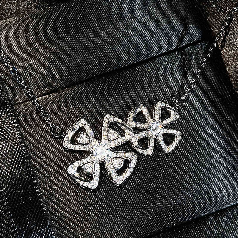 collares lujos de dos flores de diamantes para mujer