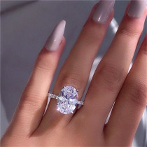 anillos de compromiso de oro blanco con diamante oval para mujer