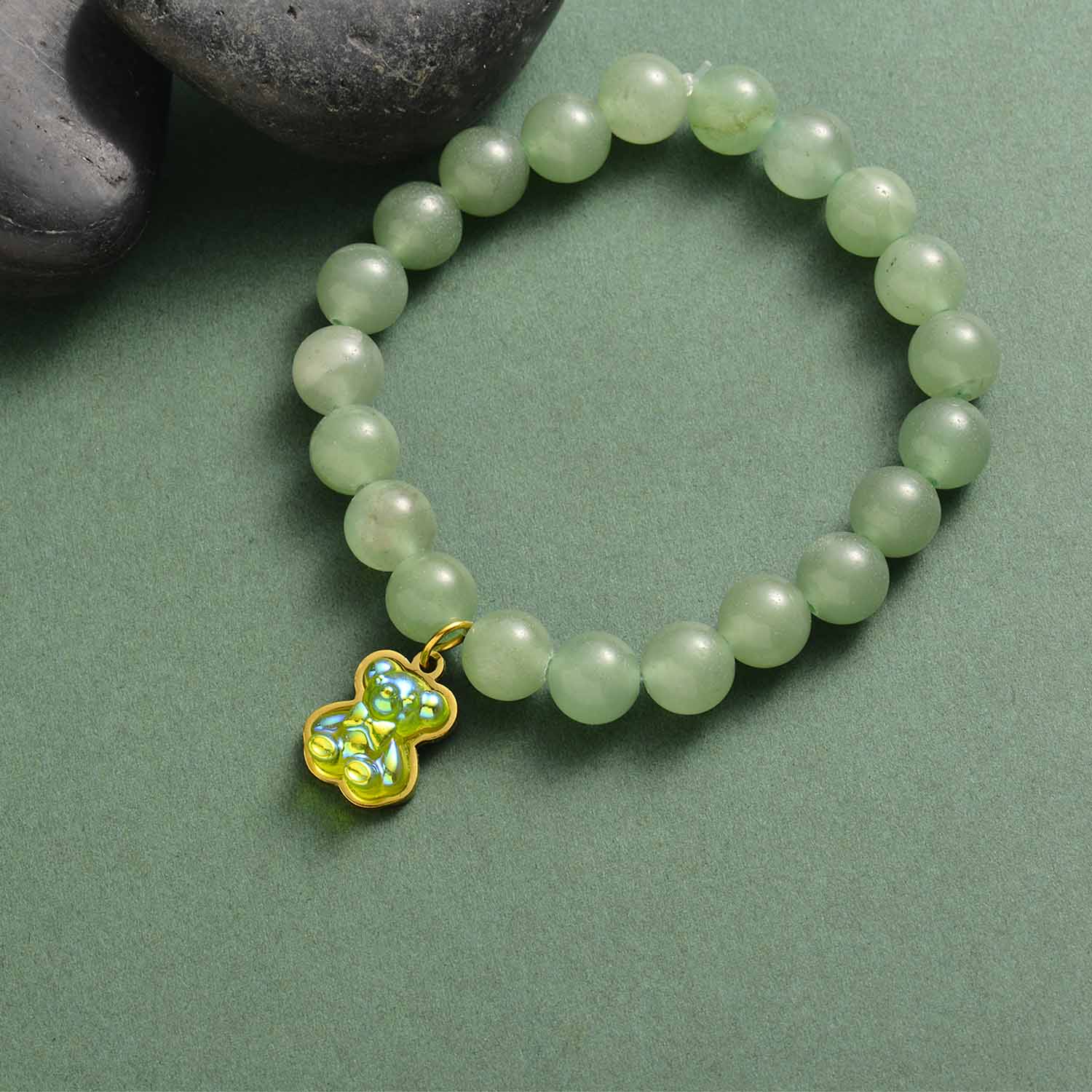pulsera de bolitas con charm osito color verde para mujer