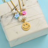 collares de moda con perlas bolitas y colgante cara feliz