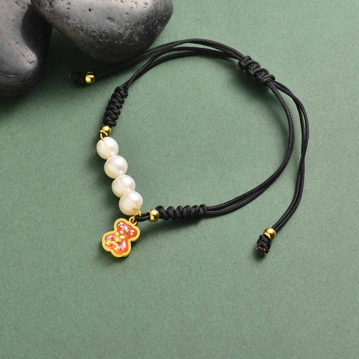 pulsera de hilo con perla natural dije de osito rojo