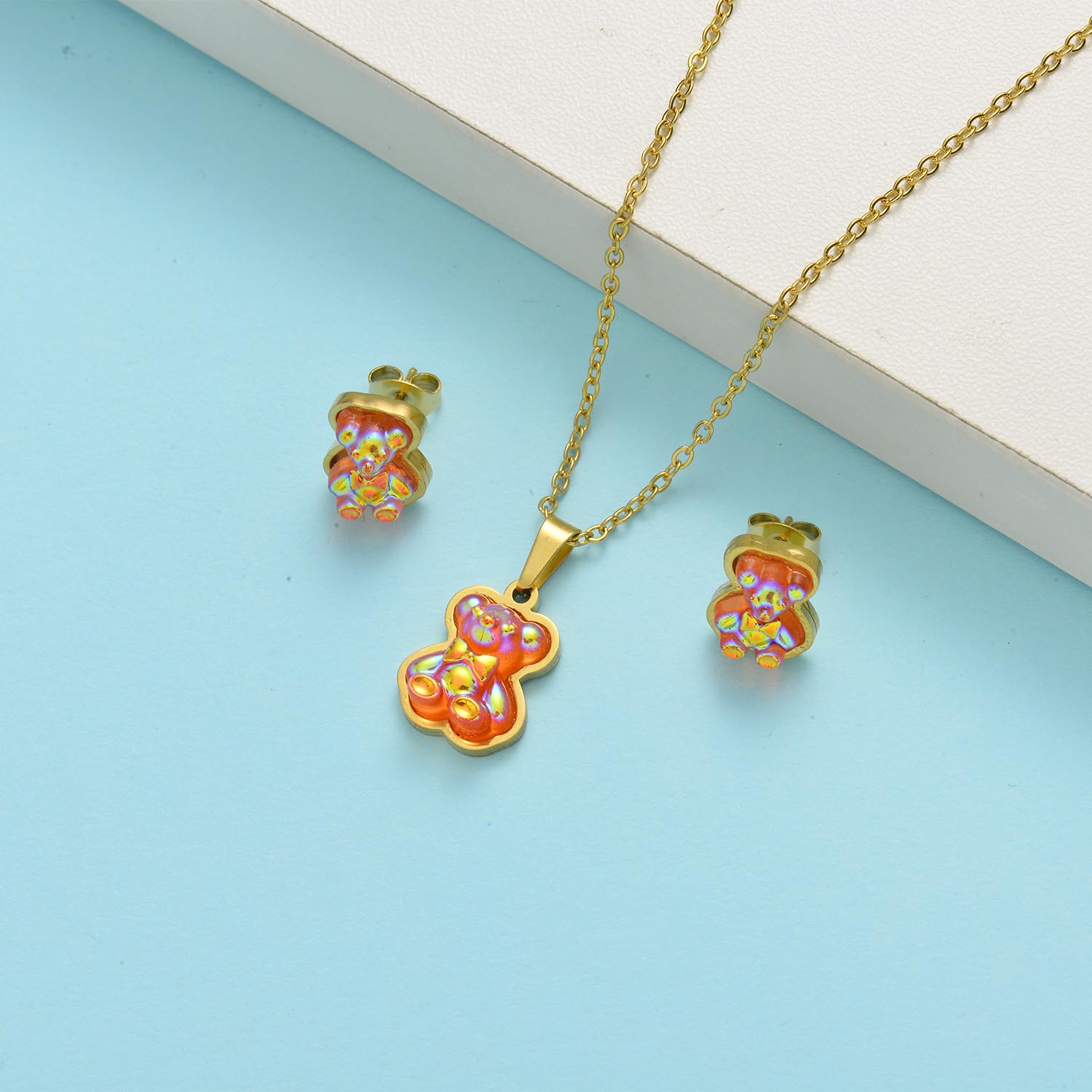 conjunto de acero con arete para mujer con dije de osito rojo