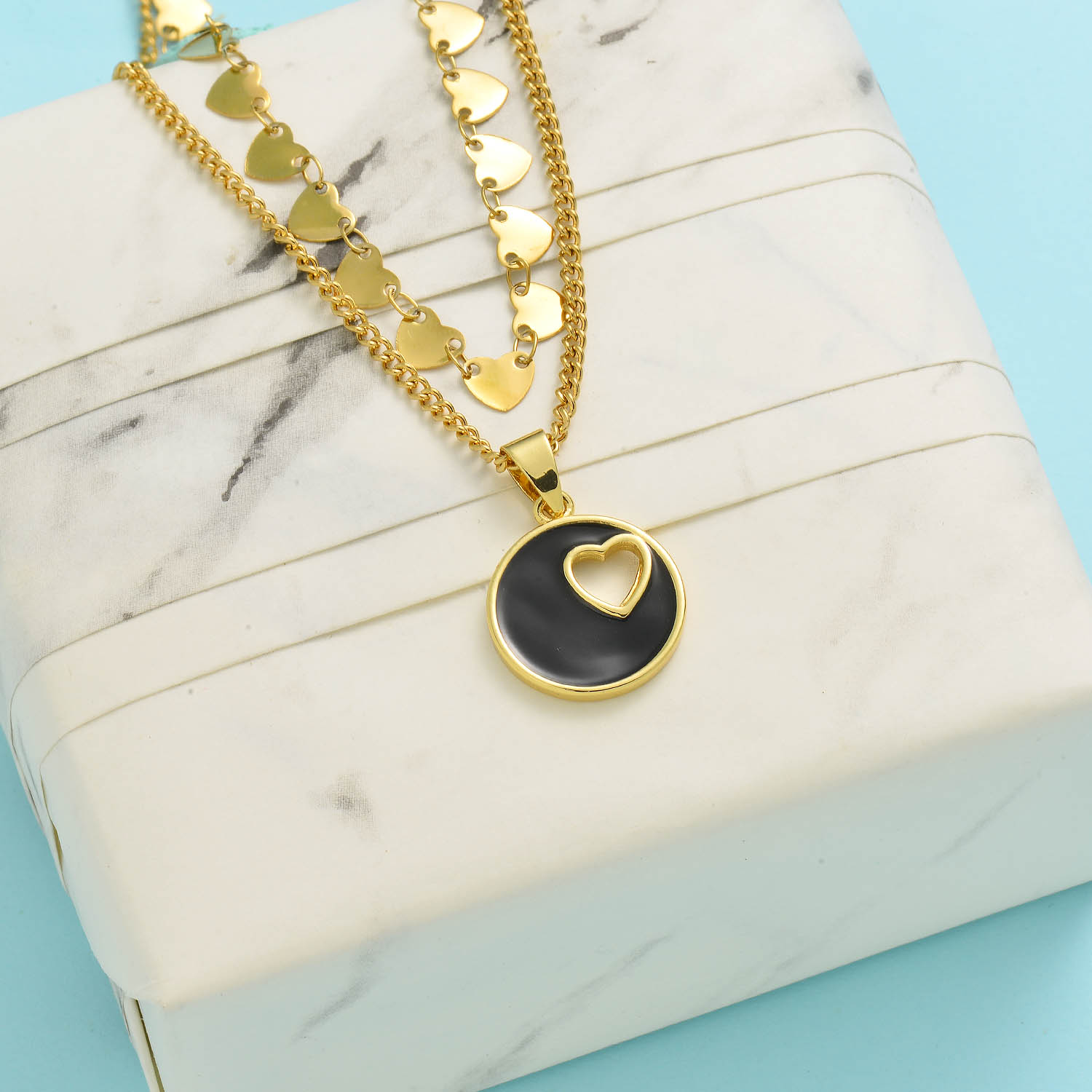 collar de corazaon en doble cadena para mujer con dije especial negro
