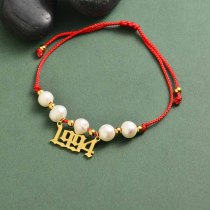pulsera de hilo rojo con perla para mujer con numeral de 1994