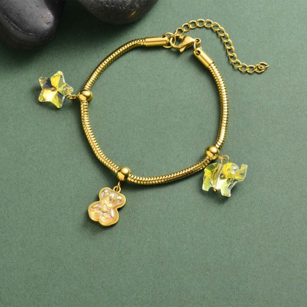 pulsera de acero dorado con charm de osito estilo moda