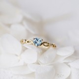 anillos personalizados de compromiso de con coraozn de piedras preciosas para mujer