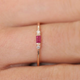 anillos finos de rosa oro con esmeralda para mujer