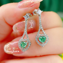 aretes elegantes de corazon de esmeralda con diamantes para mujer
