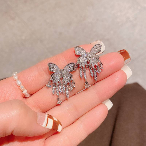 aretes bonitos de mariposa plateado con diamantes para mujer