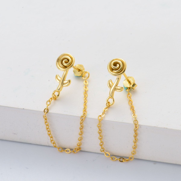 aretes de plata 925 con cadenita charm especial color dorado para mujer