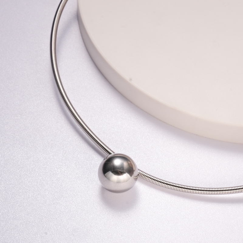 cadena de mujer en acero color silver con bolita estilo en moda para mujer