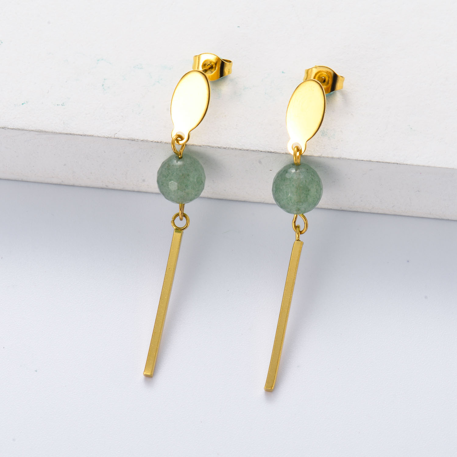 aretes con palito de acero y piedra natural semi precious natural verde