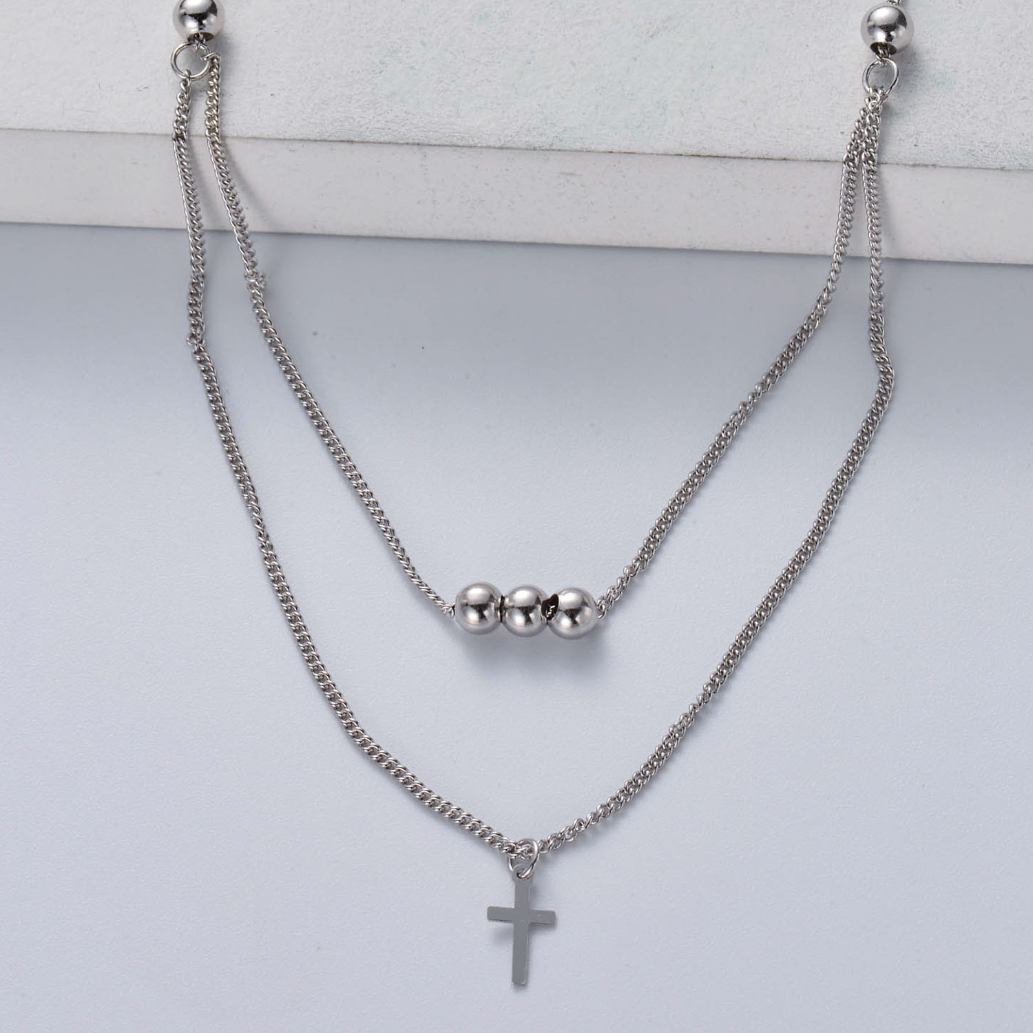 collar de plata 925 de moda en doble cadenas con dijes de  bolita y cruz