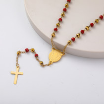 collar de rosario de moda con bolita naranja y dorada con dijes san judas para mujer