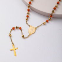 collar de rosario de moda con bolita naranja y dorada dijes de maria para mujer