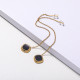 aretes de acero color dorado con piedra grande negra estilo en moda para mujer
