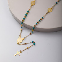 collar aesthetic de rosario con dijes y bolitas azul claro y doradas acero inoxidable para mujer