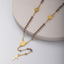 collar aesthetic de rosario con dijes y bolitas violetas y doradas acero inoxidable para mujer