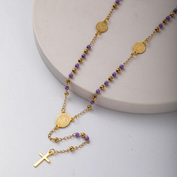 collar aesthetic de rosario con dijes y bolitas violetas y doradas acero inoxidable para mujer