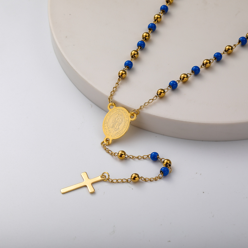 collar de rosario de moda con dijes de san judas y bolita azul y dorada para mujer
