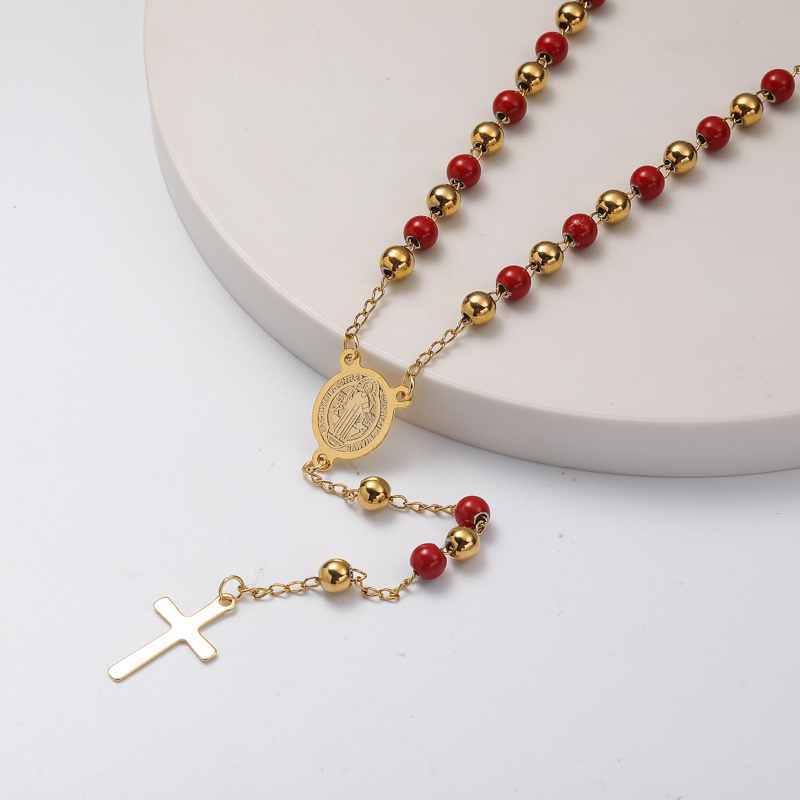 collar de moda de rosario con dijes y colgante cruz y bolita rojas acero inoxidable