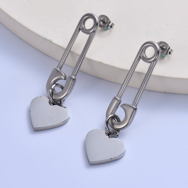 aretes cuelga de acero inoxidable de forma de pins y corazon para mujer