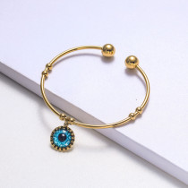 pulsera de acero con ojo de fatima color dorado estilo en moda para mujer