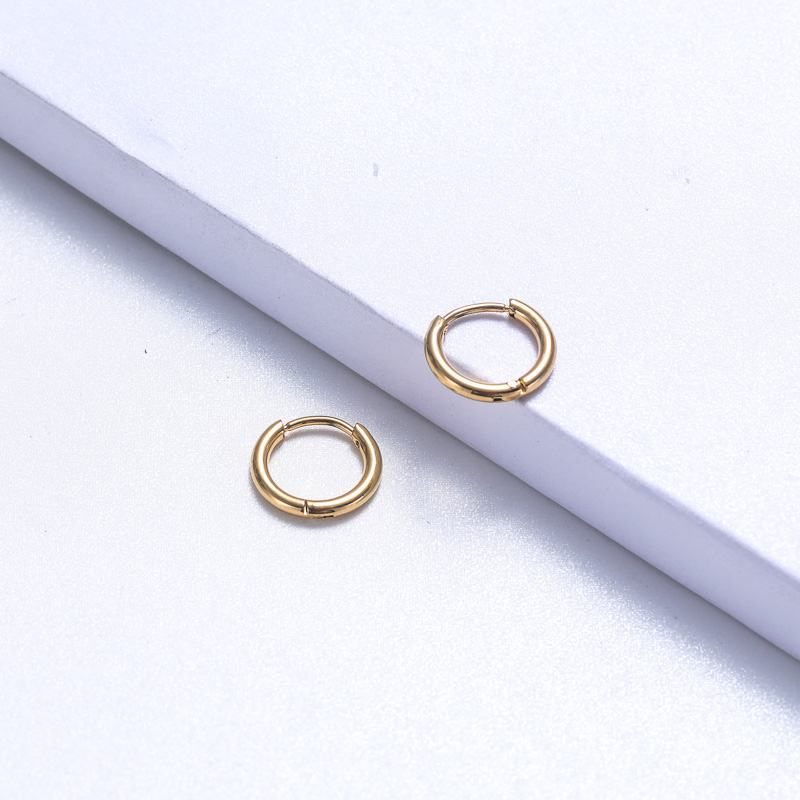 aretes huggies de moda clasicos de acero inoxidable 18k 15mm por mayoreo